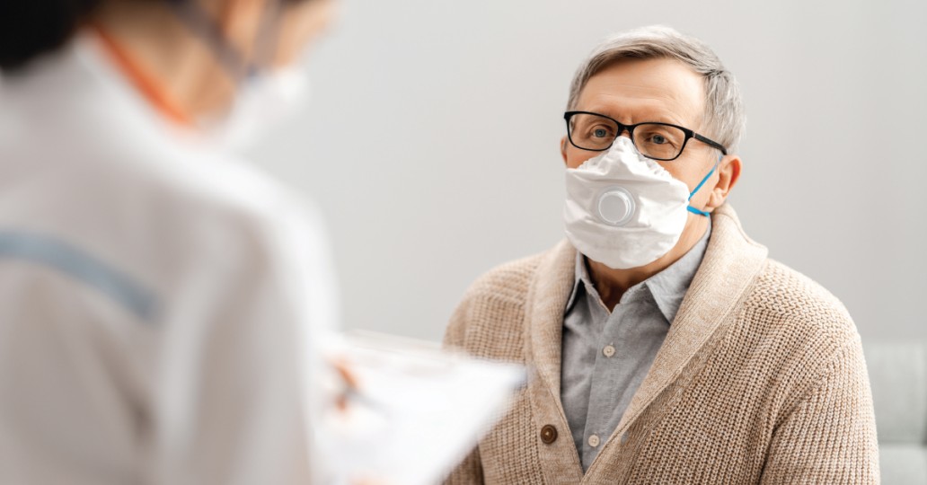 fb_photogallery_doctor_senior_man_wearing_facemasks_1200x628